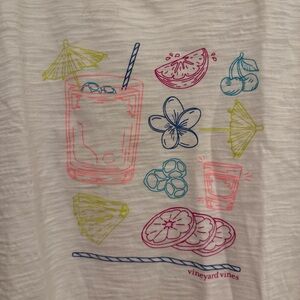Like New Vineyard Vines Island Time Print Graphic Variegated Tee